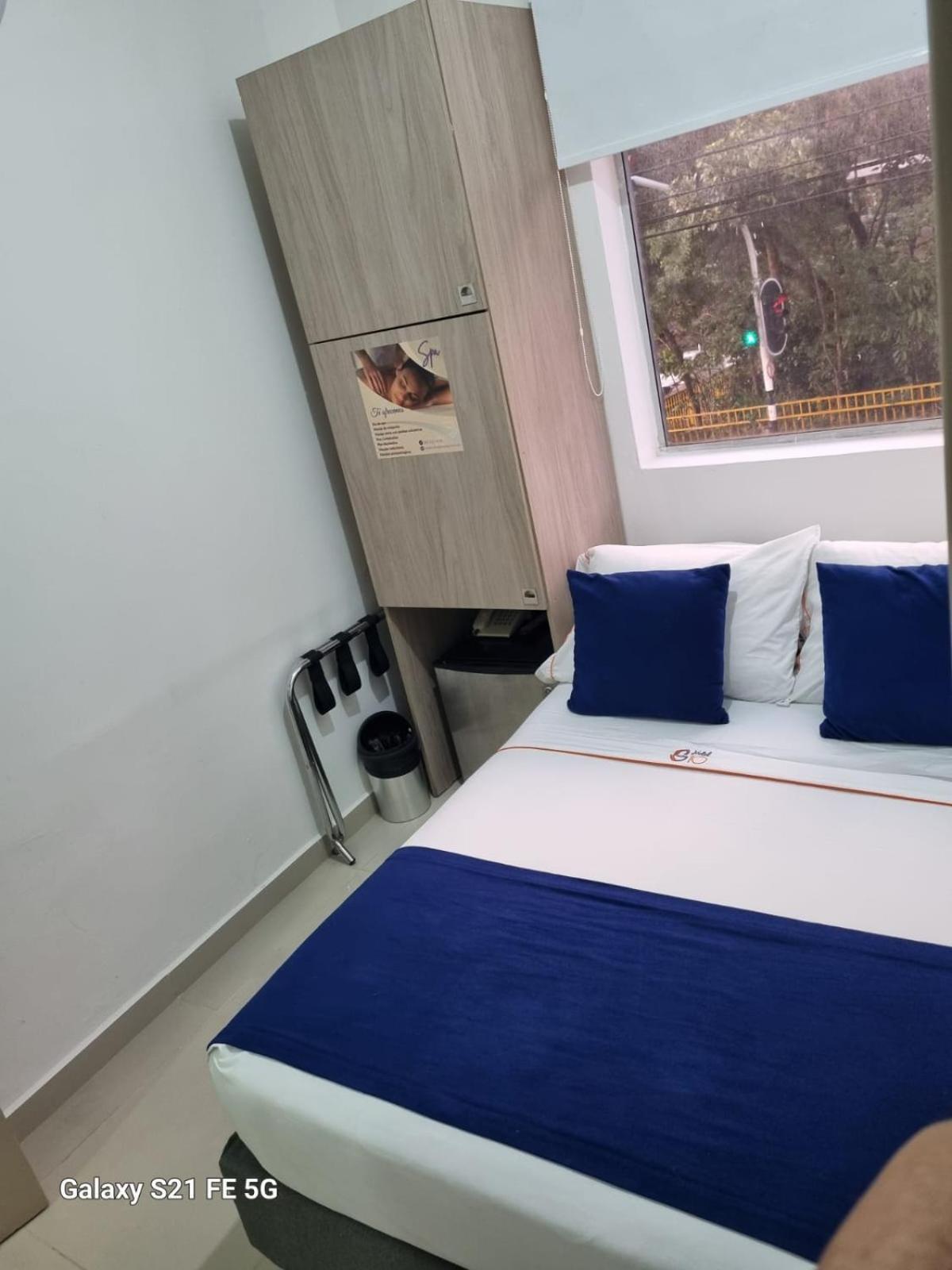 Hotel Casa 10 Медельин Экстерьер фото